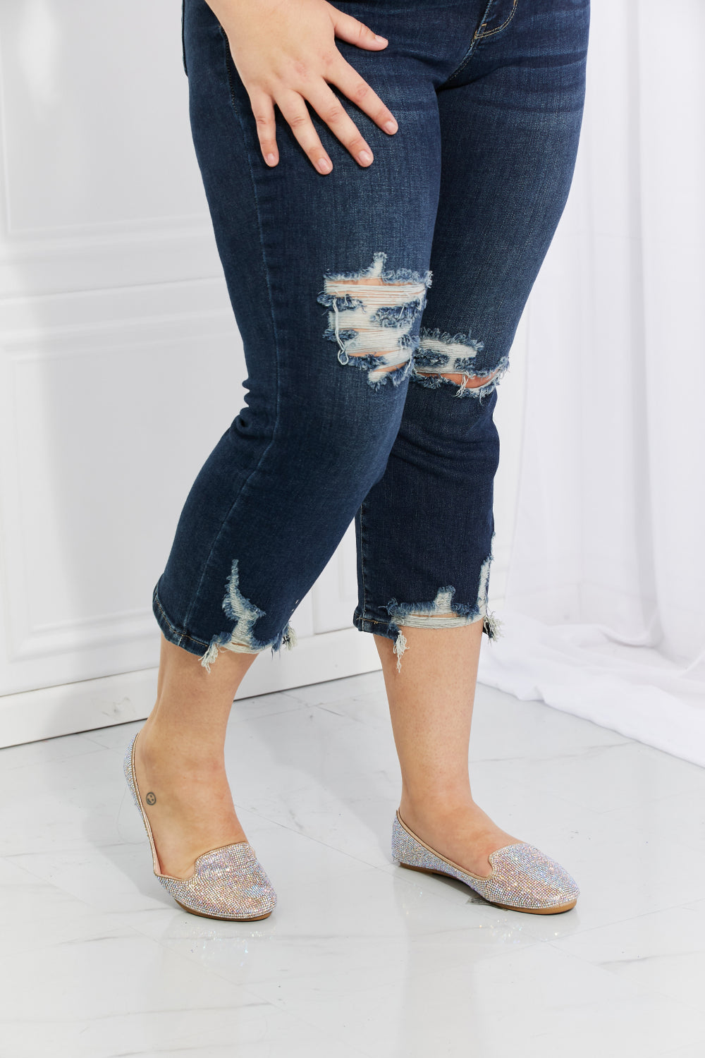 Close-Up, Plus Size, Judy Blue, Mid Rise Destroyed Hem Cropped/Capri Straight Leg Pants, 82145