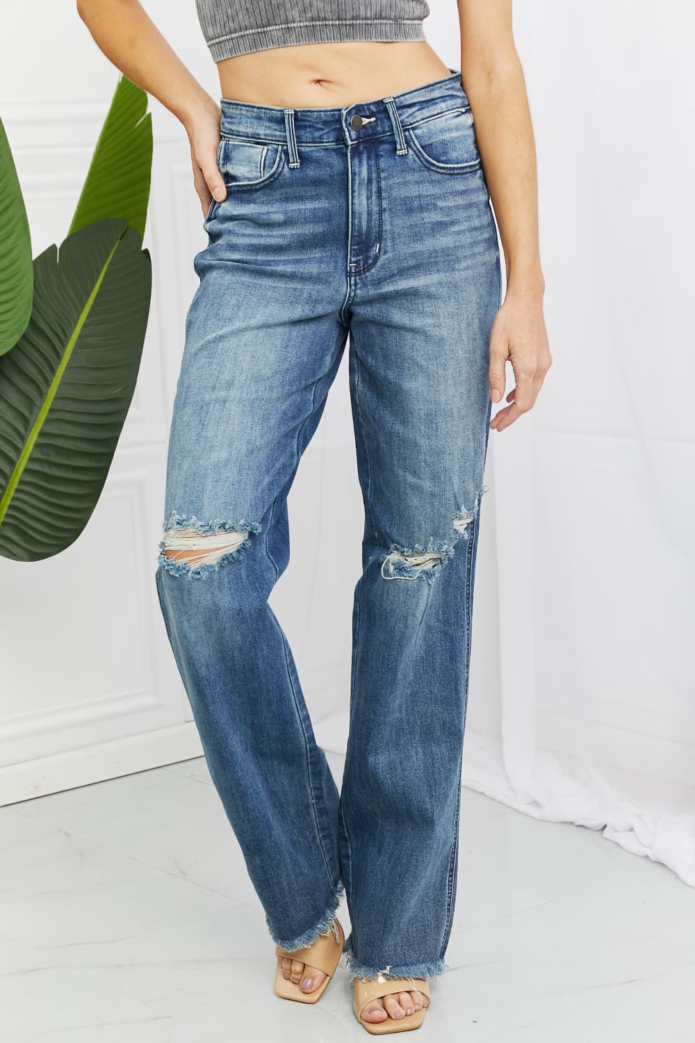 Judy Blue, Hi-Waisted Straight Leg w/Destroy Knee Jeans Style 82498