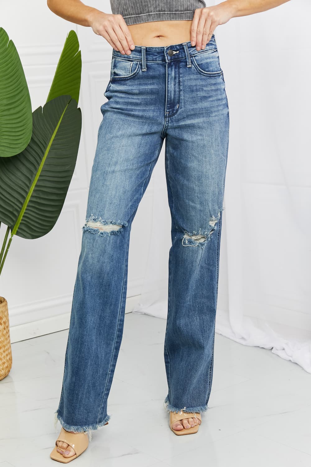 Judy Blue, Hi-Waisted Straight Leg w/Destroy Knee Jeans Style 82498