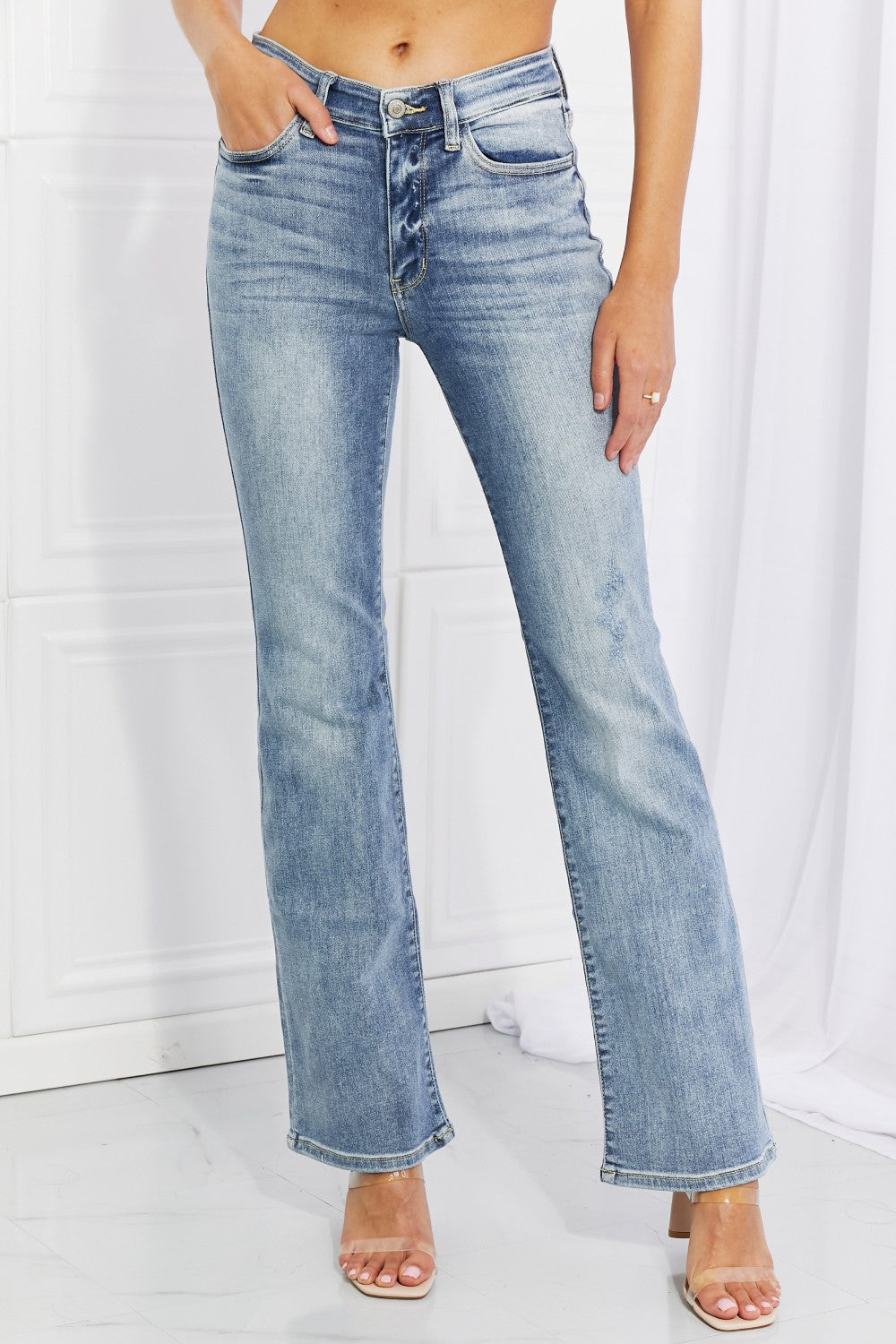 Judy Blue,  Mid-Rise Bootcut Jeans Style 82337