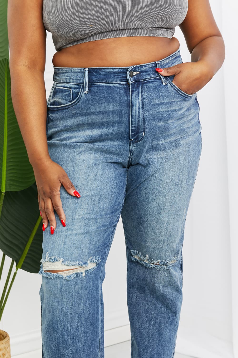 Close-Up, Plus Size, Judy Blue, Hi-Waisted Straight Leg w/Destroy Knee Jeans Style 82498