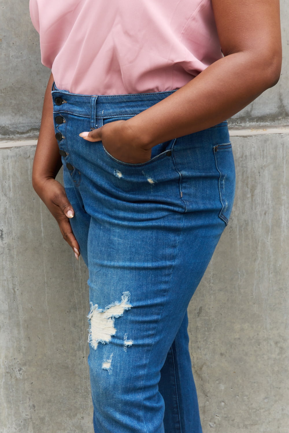 Close-Up, Side View, Plus Size, Judy Blue, High Waist Zigzag and Button Fly Destroyed Boyfriend Jeans Style 88526