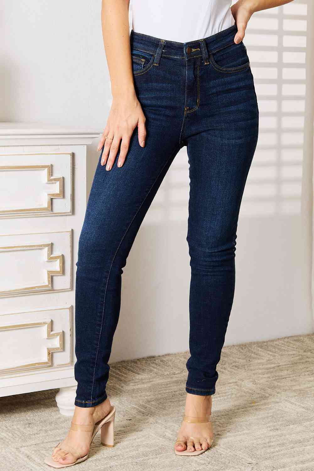 Judy Blue, High-Rise Handsand Skinny Jeans Style 82553