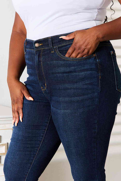 Close-Up, Plus Size, Judy Blue, High-Rise Handsand Skinny Jeans Style 82553