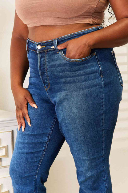 Close-Up, Plus Size, Judy Blue, High-Rise Hidden Button-Fly Straight Leg Dad Jeans Style 82556