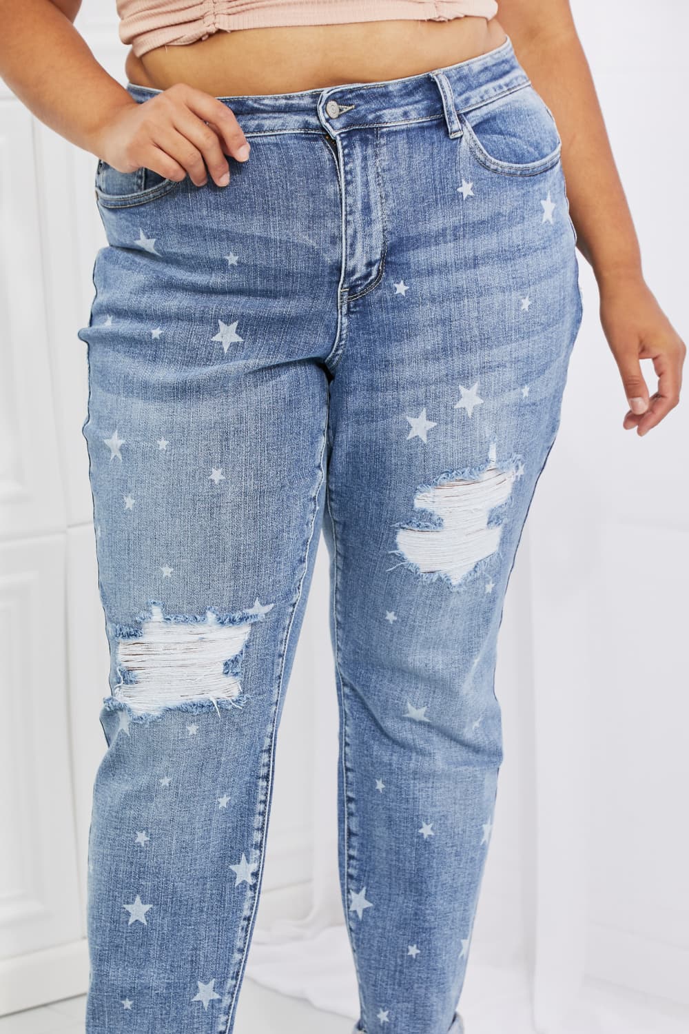 Close-Up, Plus Size, Judy Blue Mid Rise Star Crossed Destroyed Cuffed Boyfriend Style 88553