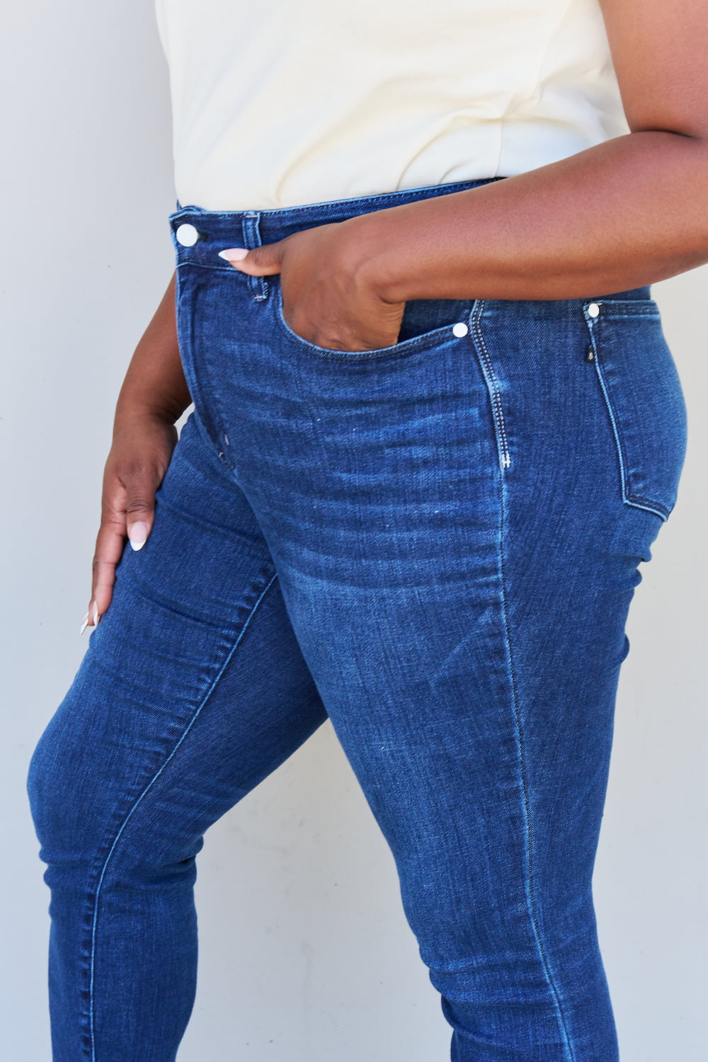 Close-Up, Plus Size, Judy Blue Mid Rise Classic Crinkle Ankle Detail Skinny Jeans 82505